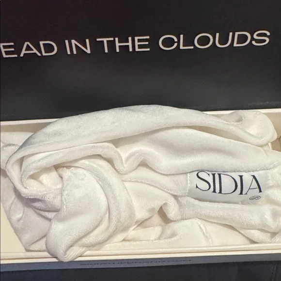 NWT Sidia In the Clouds Headband Ivory